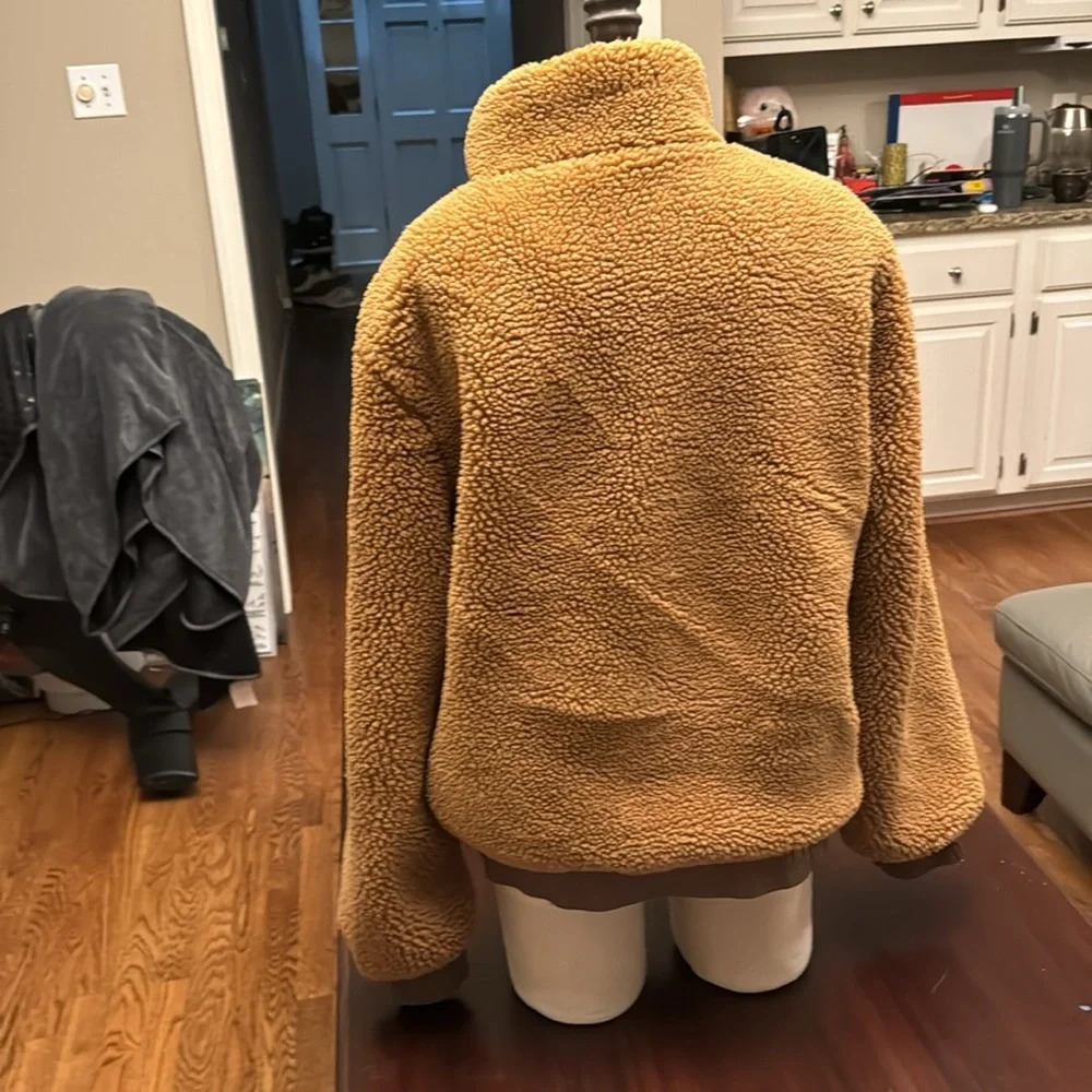 NWOT Zyia tan and white reversible fleece size XL - Picture 2 of 6
